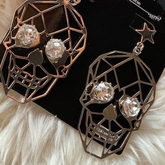 HALLOWEEN Bling Skeleton Dangle Star Accent Earrings NWT Silver Color - Picture 5 of 6